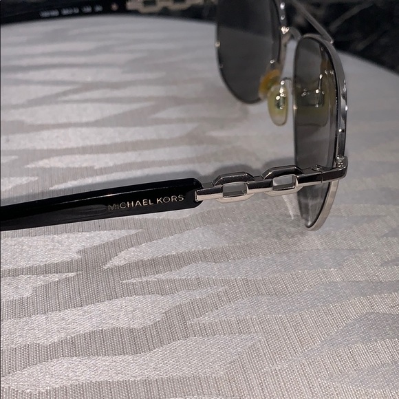 Michael Kors aviator Fiji sunglasses - Picture 2 of 4